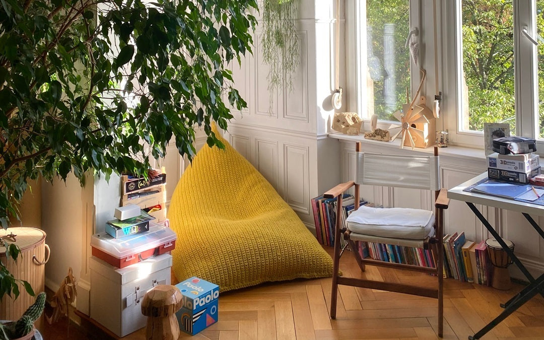 Banner of How to Choose a Compact Bean Bag Chair for a Small Space